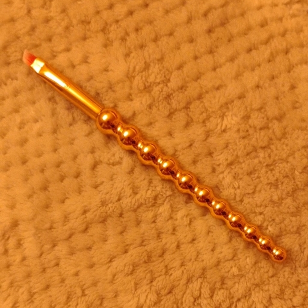 Doja Cat Liner Makeup Brush